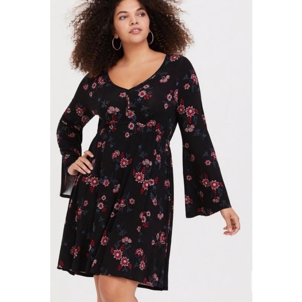 Torrid Womens 5 Dress Jersey Stretch Bell Sleeve Black Red Floral Knee Length
